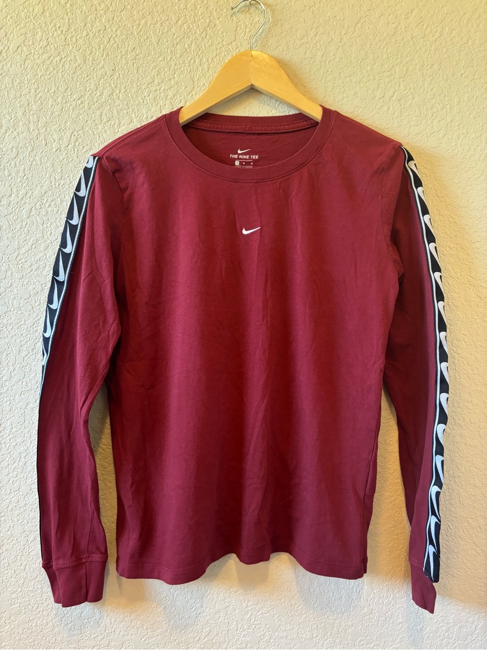 NWOT Nike Womens Long Sleeve Burgundy Tee with Swoosh Sleeve Trim